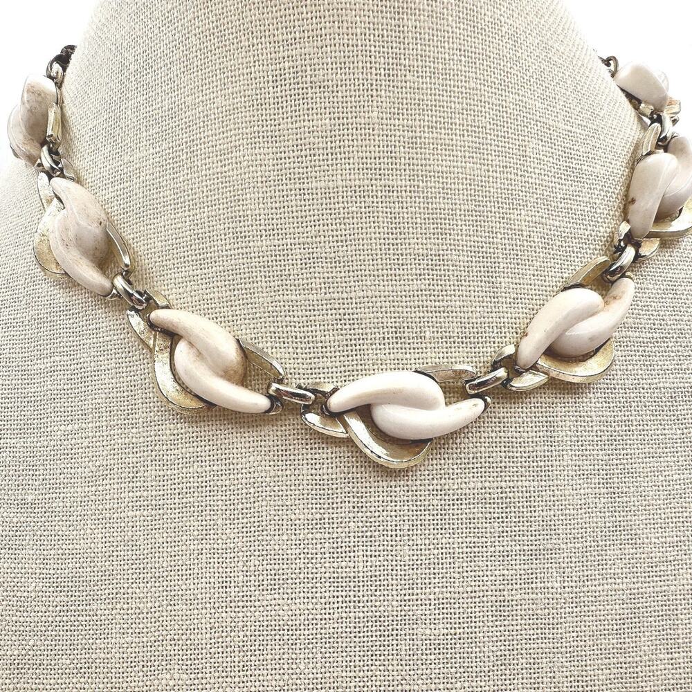 Vintage 50s 60s White Faux Stone Scrolled Link Choker Necklace Gold Tone Jewelry